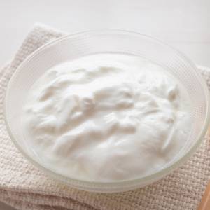 腸がよろこぶ夜の発酵デザート、ヨーグルトに足すだけの意外な食材とは?管理栄養士が解説