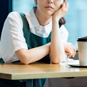 ぼーっとする、物忘れが増えた…それ、“むくみ脳”かもしれません｜医師が解説