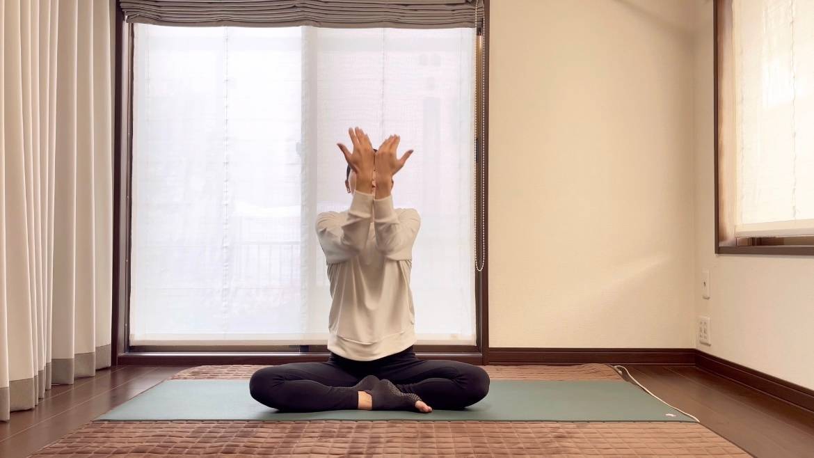 肩甲骨ストレッチ