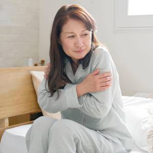 今すぐ体を温めたい！【白湯より効く冷え性改善法】朝1分でぽかぽか｜全身巡る３つのお手軽ストレッチ