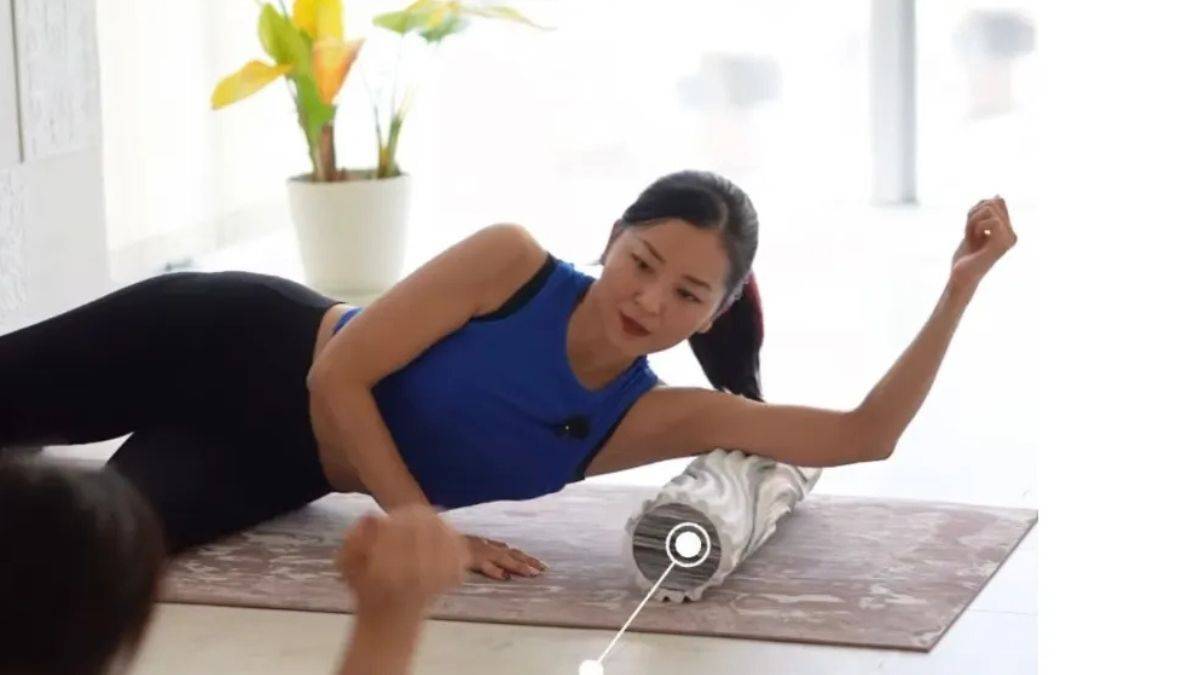 40代以降でも二の腕痩せはできる！【寒い時期でも油断大敵】こっそり痩せたい方必見｜ローラーを使った二の腕ほぐし