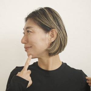 「怒ってる?」と聞かれたことある人必見!たった60秒で気分も笑顔も整う【首ひねるだけストレッチ】