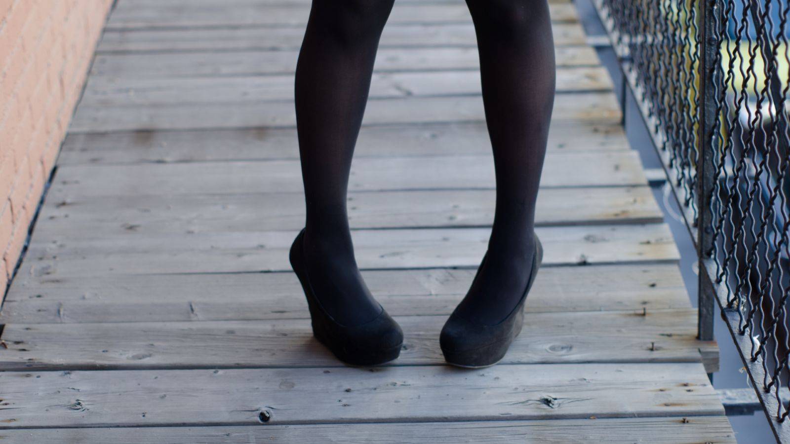 無意識に内股になってない？！膝下O脚・内股の人はそのクセが脚の形を変えている「スラッと伸びた脚の作る足首エクサ」