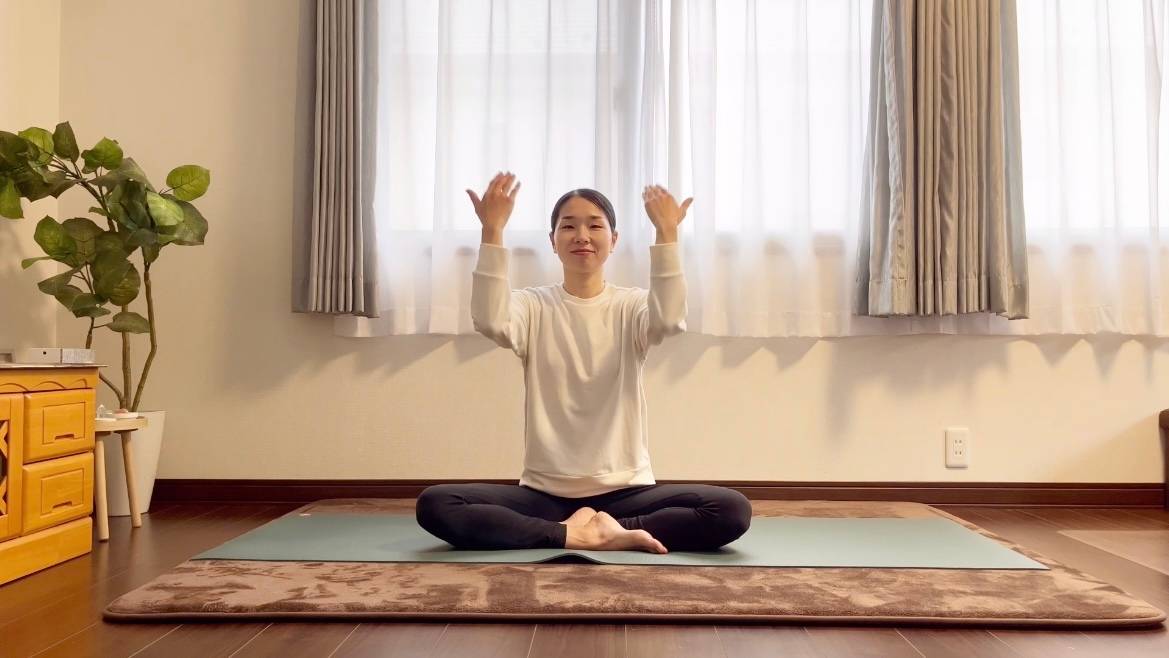 肘の曲げ伸ばし