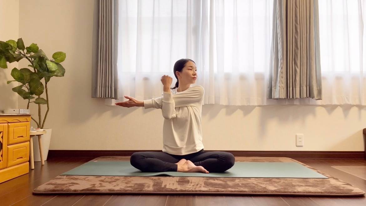 肩のストレッチ