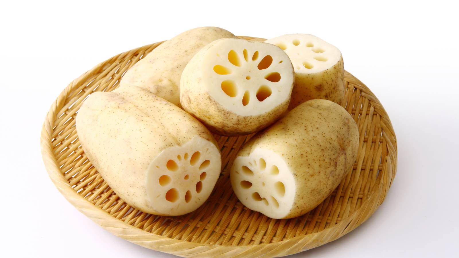 【れんこん】ビタミンCはレモンに匹敵！？栄養効果を最大限に｜管理栄養士が教える美容・免疫力アップの食べ合わせ