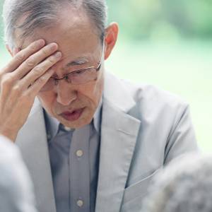 もしかして家族が認知症かも?早期発見のために知っておきたい認知症初期に現れるサイン|専門医が解説