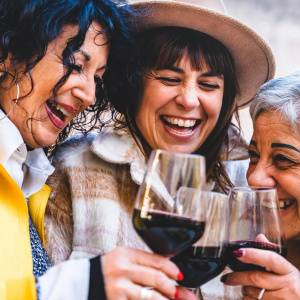 飲むだけで老化防止に？ワインの驚きの健康効果【管理栄養士が解説】