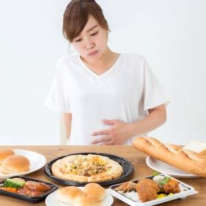 食べ物の誘惑が多くて胃がキャパオーバー?【胃を元気にする】お腹の曲げ伸ばしストレッチ