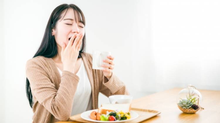 「しっかり寝たはずなのに、日中もずっと眠い」いつも眠い人に不足しているものとは?管理栄養士が解説