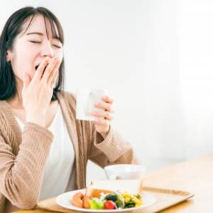 「しっかり寝たはずなのに、日中もずっと眠い」いつも眠い人に不足しているものとは?管理栄養士が解説