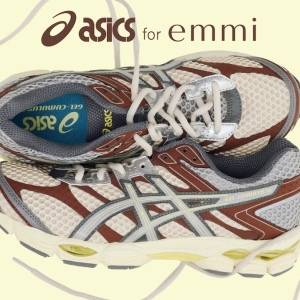 ＜ASICS for emmi＞レトロランニングシューズを洗練アップデートした別注スニーカーに注目！
