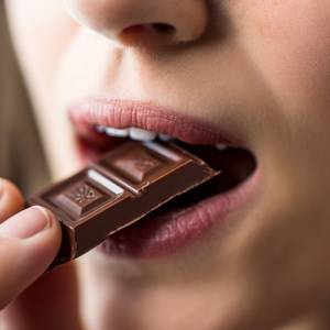 チョコに嬉しい効果｜ダークチョコを1時間前に食べるだけで記憶力向上！─日本の最新研究で明らかに