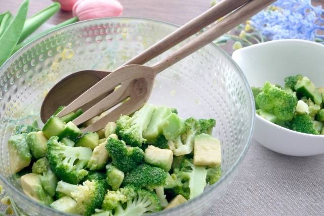 ブロッコリーとアボカド