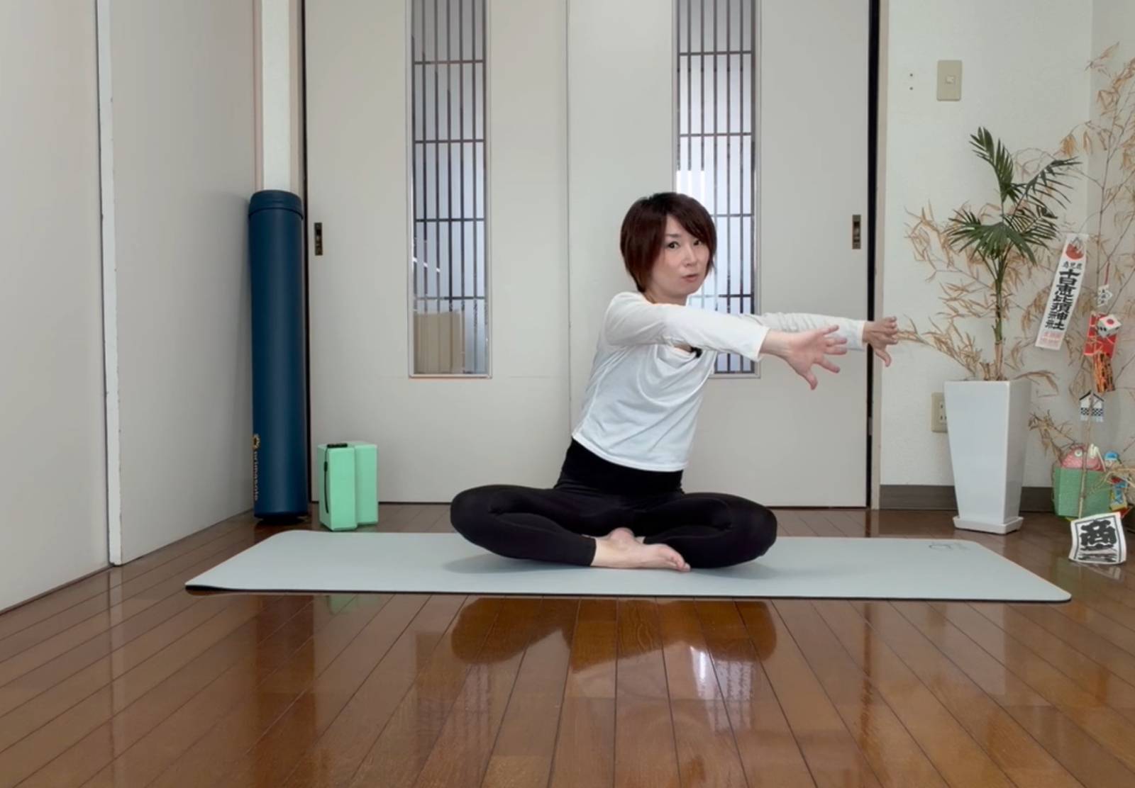 背骨まわりをほぐすストレッチ