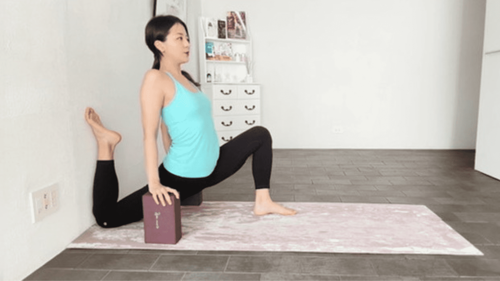 前もも痩せストレッチ