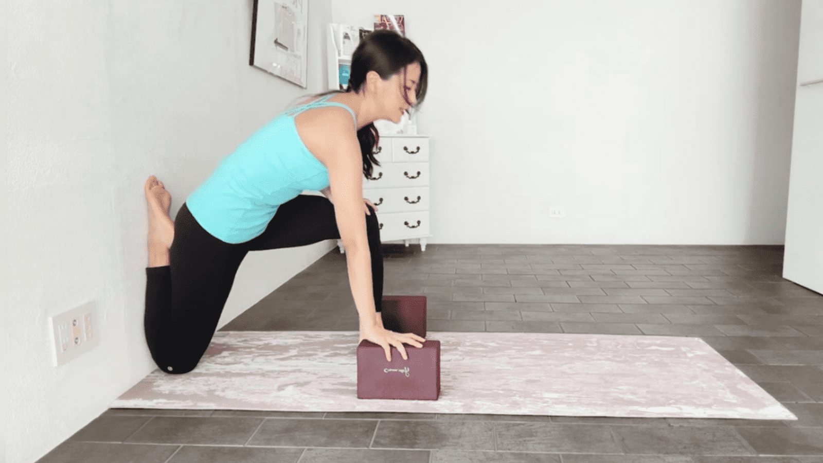 前もも痩せストレッチ