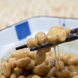 夜に食べると効果倍増！痩せ腸をつくる「納豆」の食べ方とはどんなもの？管理栄養士が解説