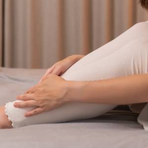 冬に太りやすい原因は“下半身の冷え”!寝ながら代謝が上がる【冬太り解消ブリッジ】エクササイズ