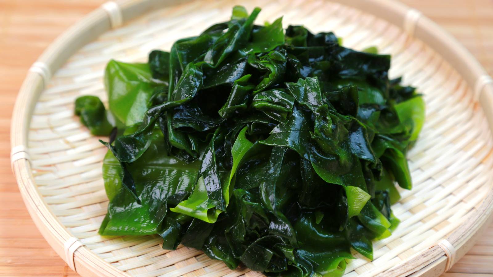 朝わかめを食べるだけ！みるみる痩せ腸に変わる「わかめ」の食べ方｜管理栄養士が解説