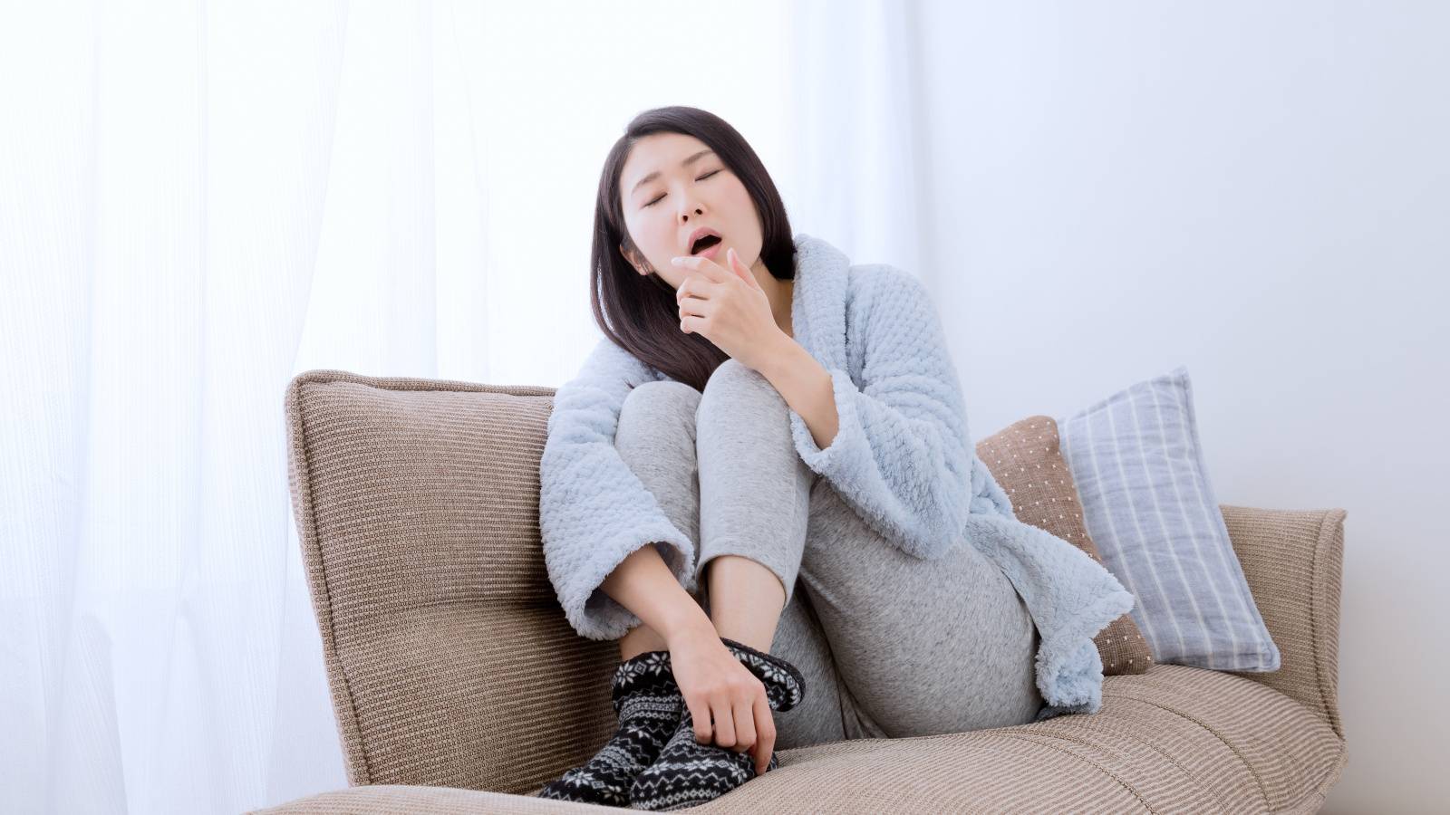 寝ても疲れが取れない…副腎疲労とは？ストレスとホルモンの関係を医師が解説