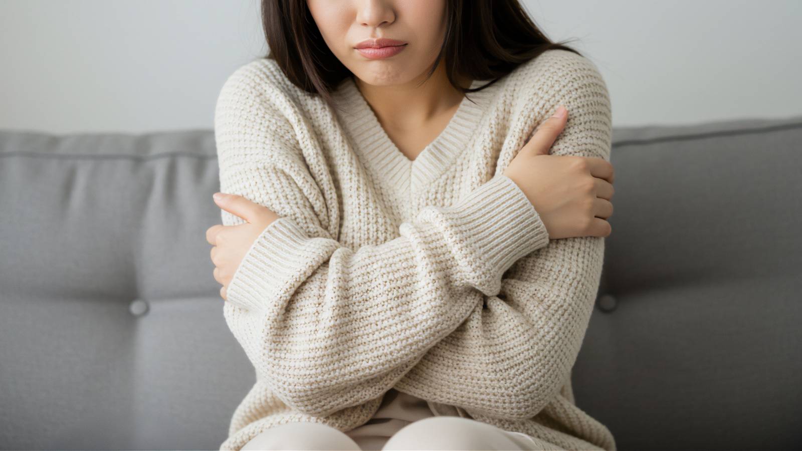 冬に背中がガチガチになるのは“背骨まわりの筋肉の冷え”のせい？縮こまった背中をゆるめる温めストレッチ