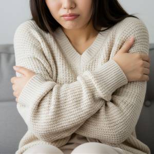 冬に背中がガチガチになるのは“背骨まわりの筋肉の冷え”のせい？縮こまった背中をゆるめる温めストレッチ