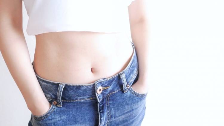 寝たままお腹痩せ｜実はぽっこりお腹より厄介な〈脇腹＆腰肉〉を削ぎ落とす簡単エクササイズ