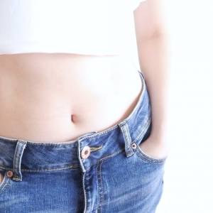 寝たままお腹痩せ｜実はぽっこりお腹より厄介な〈脇腹＆腰肉〉を削ぎ落とす簡単エクササイズ