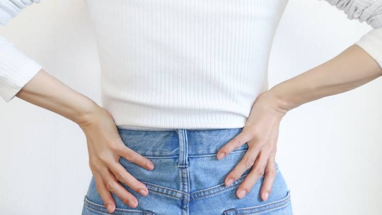 足先の冷え、むくみのある人の多くは反り腰が原因かも?末端冷え性根本改善法は「骨盤をゆらすだけ」