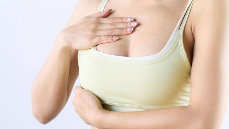 40代から胸元が貧相に見えやすいのは“大胸筋の弱さ”のせい？ふっくら胸元をつくるピラティスエクササイズ