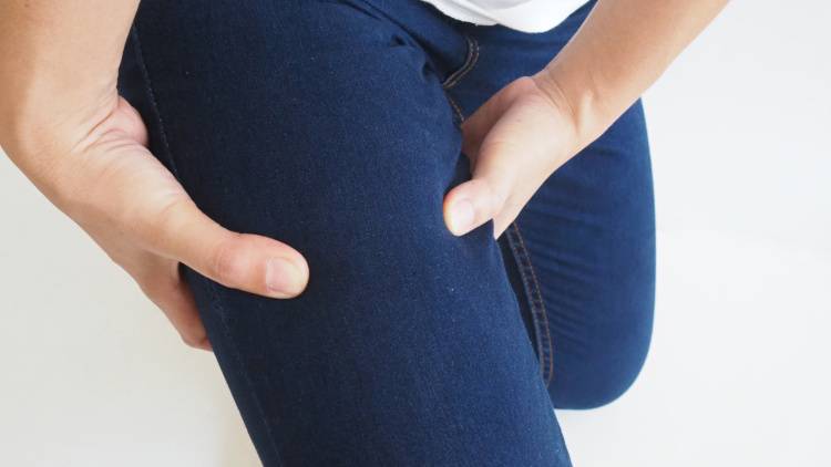 歩くとすぐ疲れるのはハムストリング（太もも裏）が硬いせい？もも裏深部までほぐれて、脚が軽くなる“サギのポーズ”