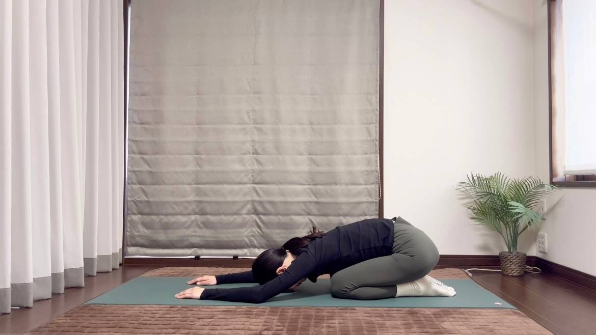 チャイルドポーズ