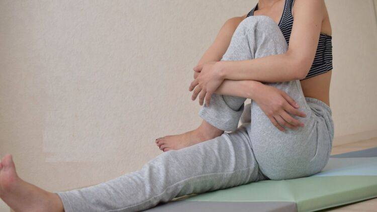 あなたの股関節、何歳レベル？3つの動きで“体のサビ”がバレる！自宅でできる柔軟性診断