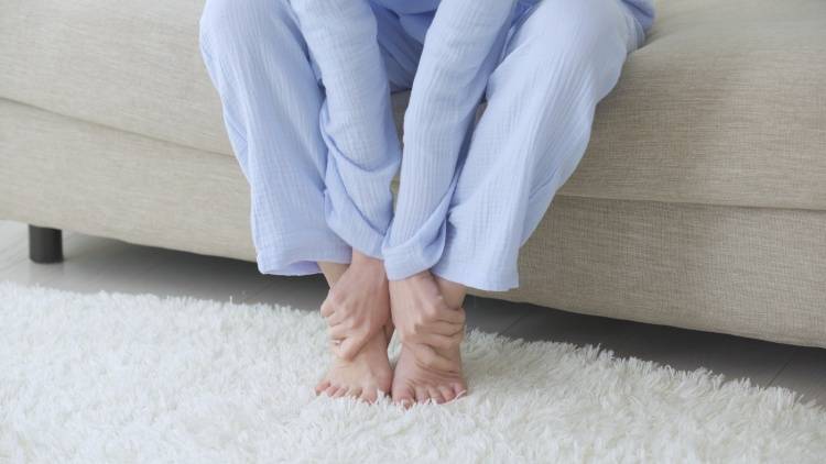 冬になると足先が冷えて眠れない人へ。巡りがよくなって下半身がポカポカ温まる“冷え改善トレーニング”