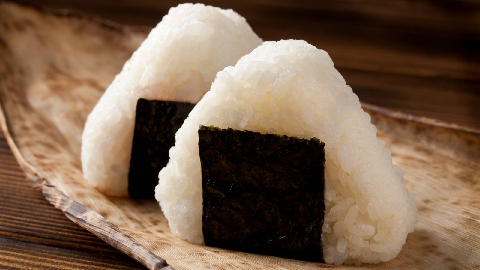 骨を強くする！朝、おにぎりと組み合わせると良い食材とは？｜管理栄養士が解説