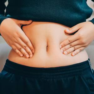 【下腹ぽっこりの本当の原因は「内臓下垂」】ぽっこりお腹解消の近道!落ちた内臓を引き上げる「ヒップリフトブレス」