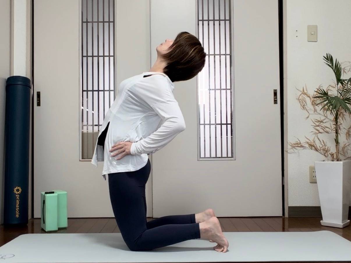 ラクダのポーズ