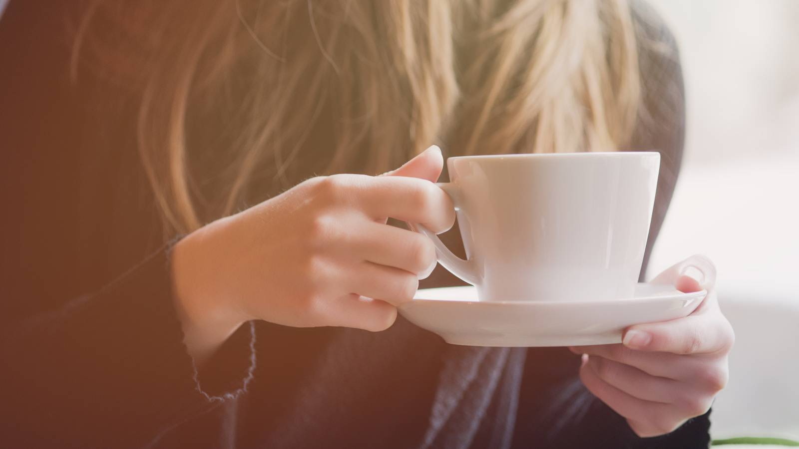 朝の一杯が乾燥やくすみにつながることも…。老化スイッチを抑える“朝ドリンク”の選び方と簡単レシピ｜管理栄養士が解説