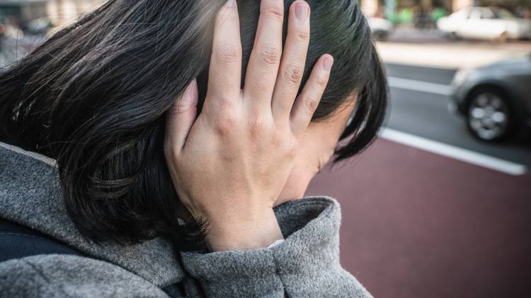 蛍光灯が痛い・貧乏ゆすりが苦痛…それは「気にしすぎ」じゃない。自閉スペクトラム症（ASD）の脳内で起きていることは