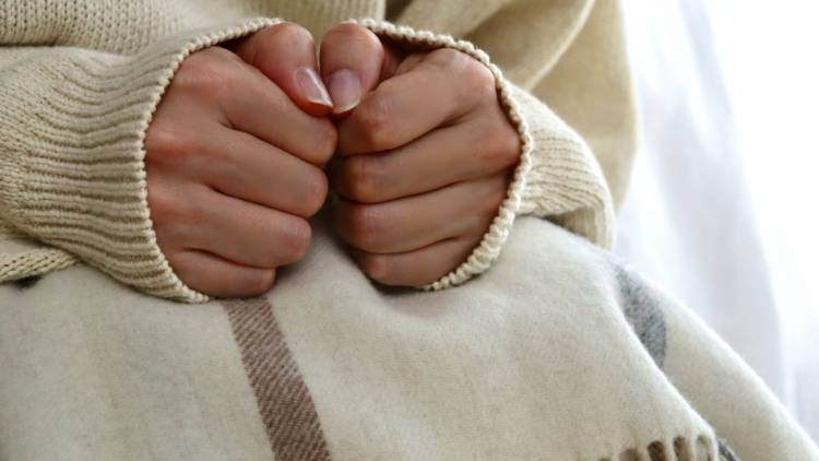 冷えの原因は意外なあの部位?【指先が一瞬でぽかぽか】血の通り道を開く指先ケア