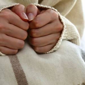 冷えの原因は意外なあの部位?【指先が一瞬でぽかぽか】血の通り道を開く指先ケア