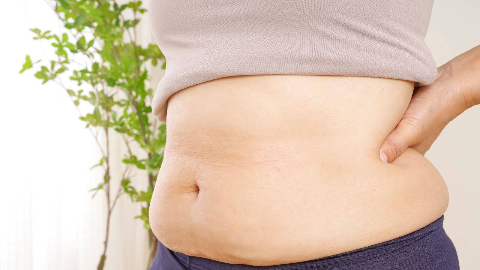 腹筋するより効果あり！腰痛持ちでポッコリお腹の人なら断然これ！寝ながらねじるだけでお腹が凹むストレッチ