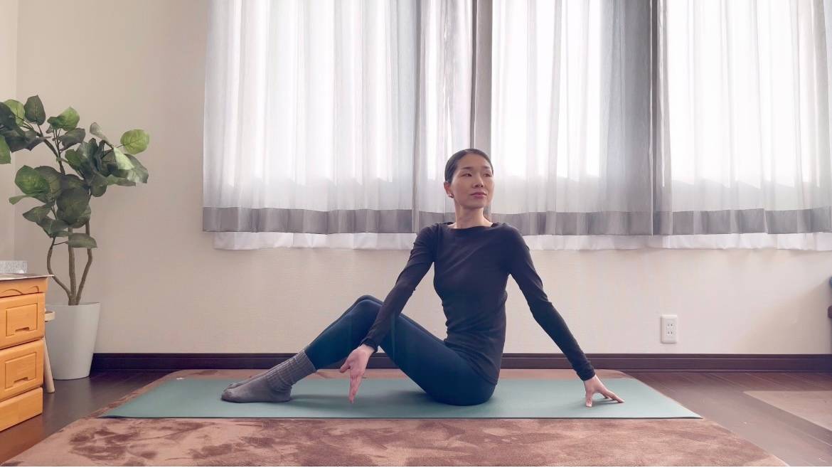 ねじりのポーズ