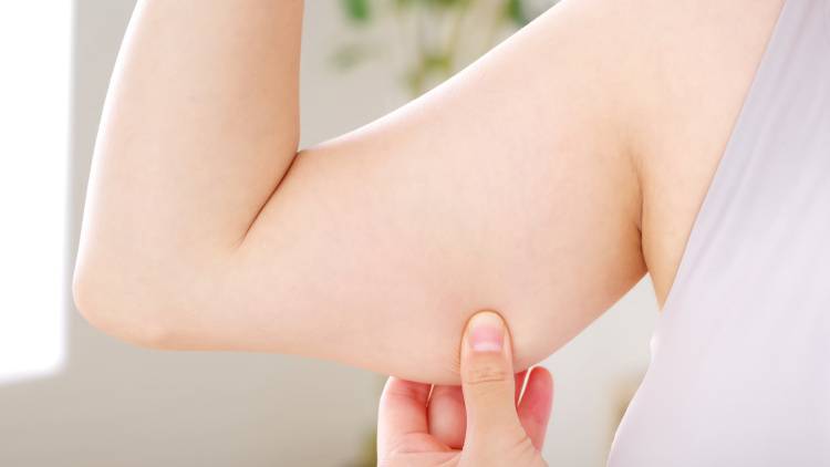 二の腕がたるむのは"肩の前側が固い"から？腕がスッと細見えする肩ほぐしストレッチ