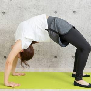 「たった1回できたら体年齢マイナス10歳」ブリッジ出来ない人は要注意…その理由は?