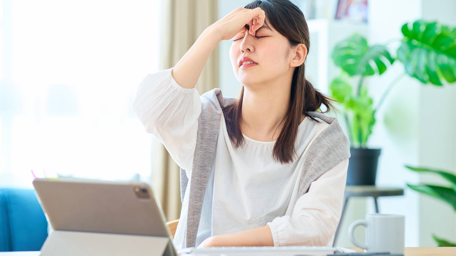 MRIは正常なのに…首こりが原因で起きるめまいとは？医師が解説する『頸性めまい』特徴と対処法