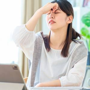 MRIは正常なのに…首こりが原因で起きるめまいとは？医師が解説する『頸性めまい』特徴と対処法