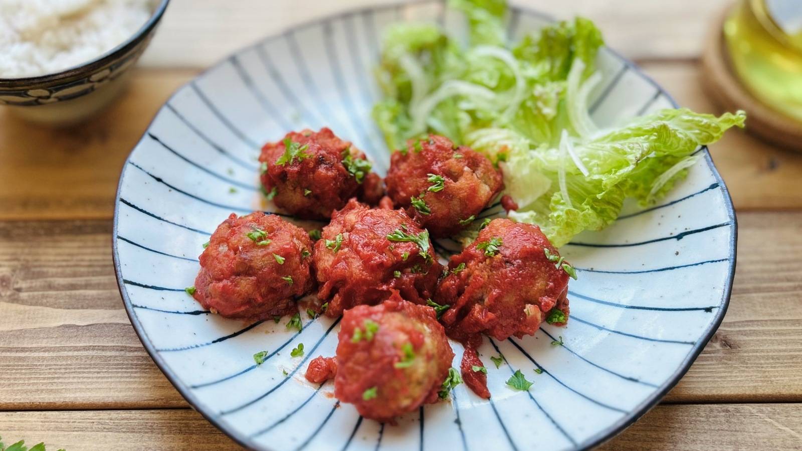 【乾燥対策レシピ】すりおろしれんこん×トマトで作る「冬の潤いミートボール風」