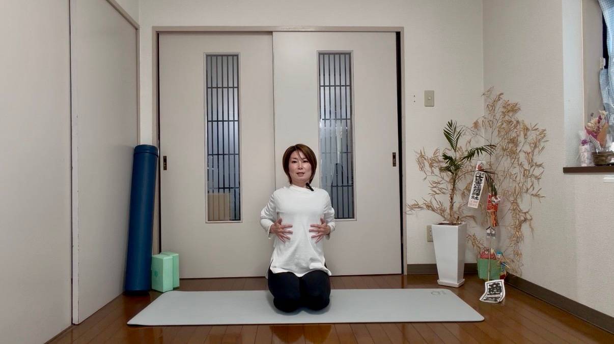 肋骨まわりをほぐすストレッチ